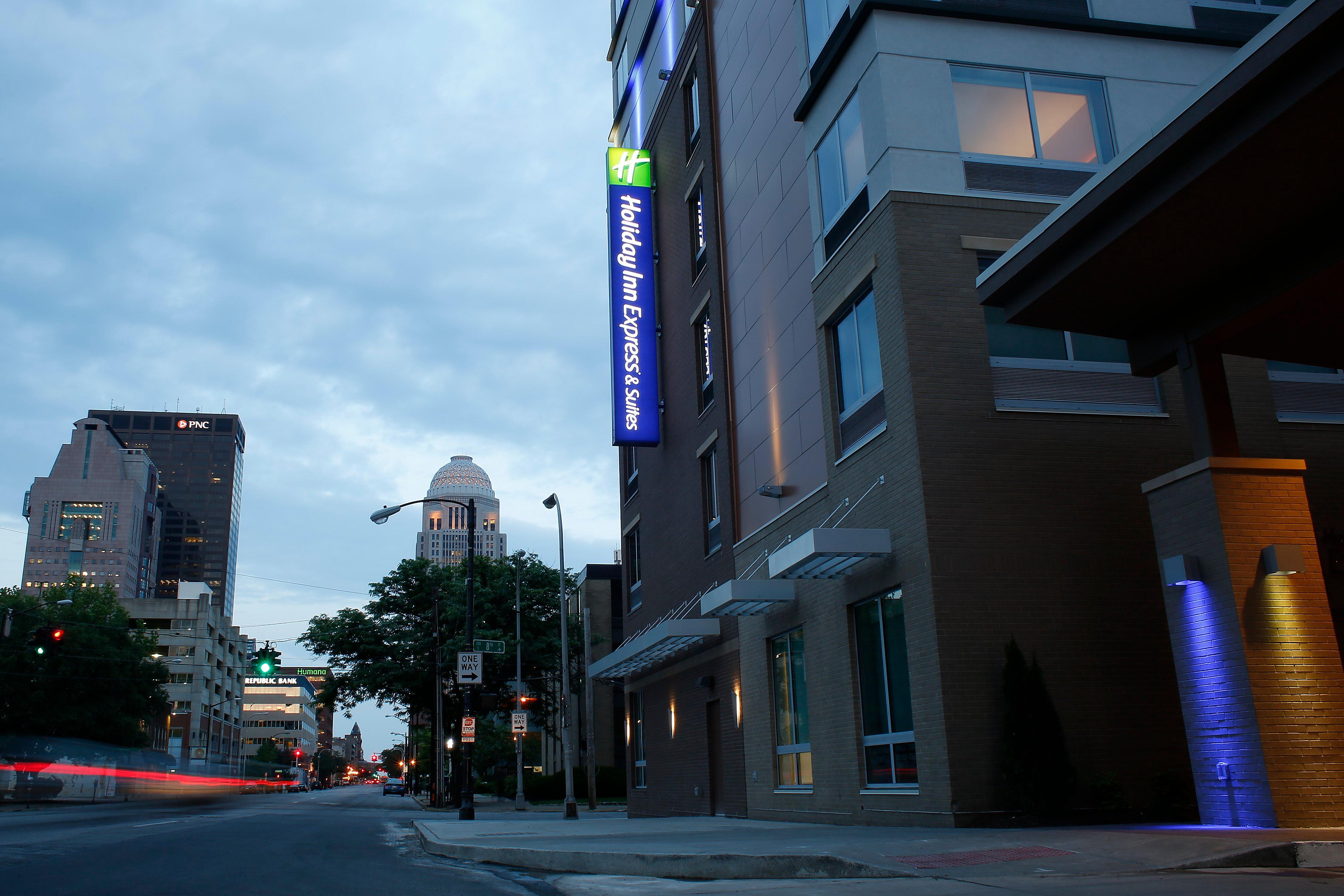 Holiday Inn Express & Suites Downtown Louisville, An Ihg Hotel Exterior photo